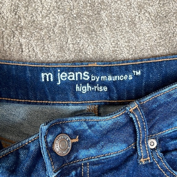 Maurice’s high rise distressed denim shorts - Picture 3 of 4